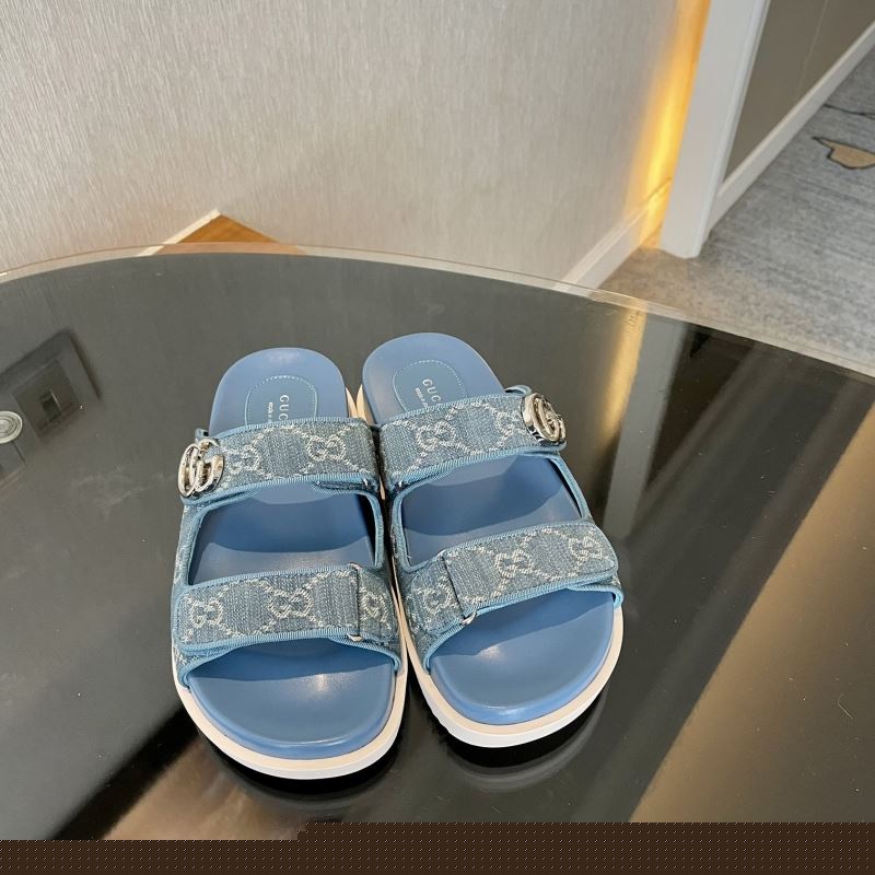 G*u*i sandals